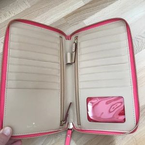 kate spade Bags - 🎉HOST PICK 🎉Kate Spade Travel Continental Wallet kate spade Bags - 🎉HOST PICK 🎉Kate Spade Travel Continental Wallet
